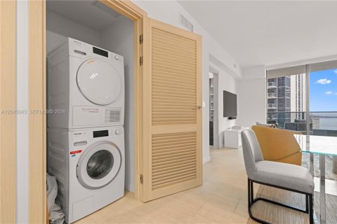 Condo in Miami, Florida, 1 bedroom  № 2243021 - photo 7