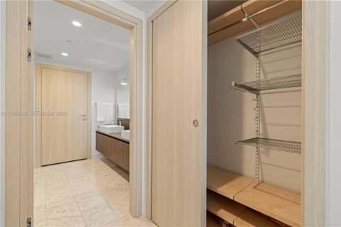 Condo in Miami, Florida, 1 bedroom  № 2243021 - photo 19