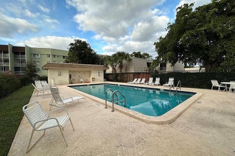 Condo in West Palm Beach, Florida, 2 bedrooms  № 2260752 - photo 14