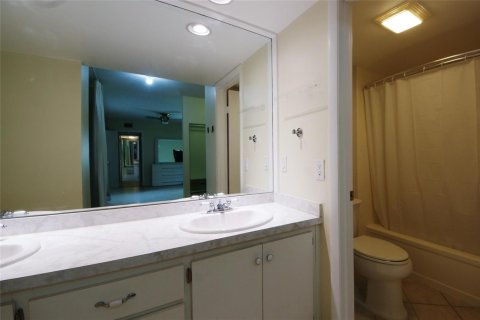 Condo in West Palm Beach, Florida, 2 bedrooms  № 2260752 - photo 8
