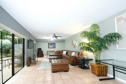 Condo in West Palm Beach, Florida, 2 bedrooms  № 2260752 - photo 2