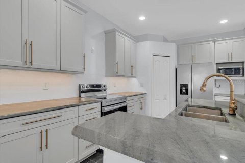 House in Riverview, Florida 5 bedrooms, 301 sq.m. № 1914340 - photo 18