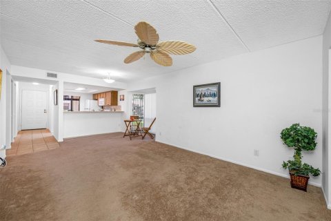 Condominio en venta en Largo, Florida, 2 dormitorios, 87.79 m2 № 2223620 - foto 11