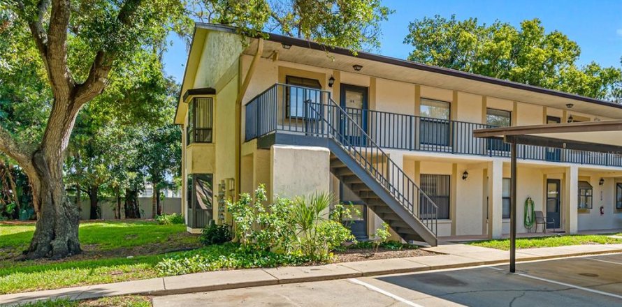 Condominio en Largo, Florida, 2 dormitorios  № 2223620
