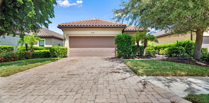 House in Nokomis, Florida 3 bedrooms, 180.6 sq.m. № 2342634
