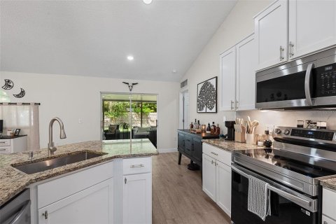 House in Palm Coast, Florida 4 bedrooms, 168.06 sq.m. № 2215645 - photo 13