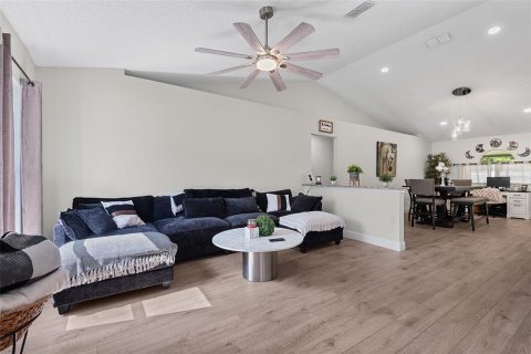 House in Palm Coast, Florida 4 bedrooms, 168.06 sq.m. № 2215645 - photo 5