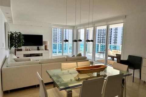 Condo in Sunny Isles Beach, Florida, 2 bedrooms  № 1847620 - photo 9