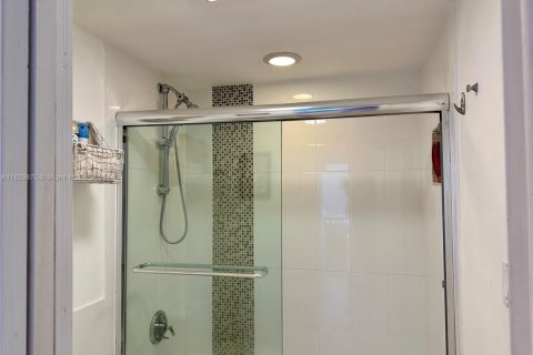 Condo in Sunny Isles Beach, Florida, 2 bedrooms  № 1847620 - photo 29