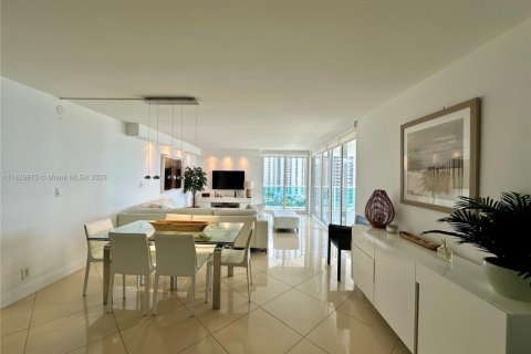 Condo in Sunny Isles Beach, Florida, 2 bedrooms  № 1847620 - photo 8