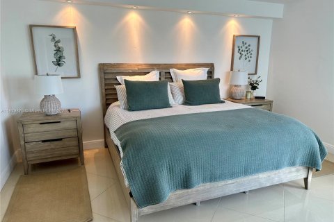Condo in Sunny Isles Beach, Florida, 2 bedrooms  № 1847620 - photo 24