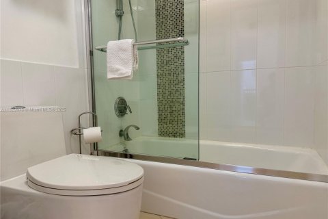 Condo in Sunny Isles Beach, Florida, 2 bedrooms  № 1847620 - photo 28