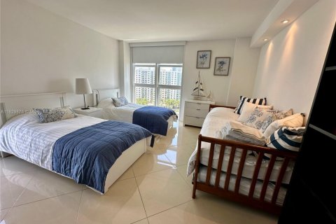 Condo in Sunny Isles Beach, Florida, 2 bedrooms  № 1847620 - photo 30