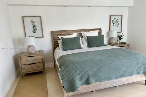 Condo in Sunny Isles Beach, Florida, 2 bedrooms  № 1847620 - photo 23
