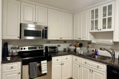 Condo in Sunny Isles Beach, Florida, 2 bedrooms  № 1847620 - photo 14
