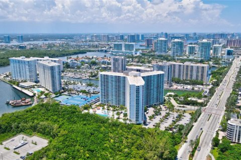 Condo in Sunny Isles Beach, Florida, 2 bedrooms  № 1847620 - photo 3
