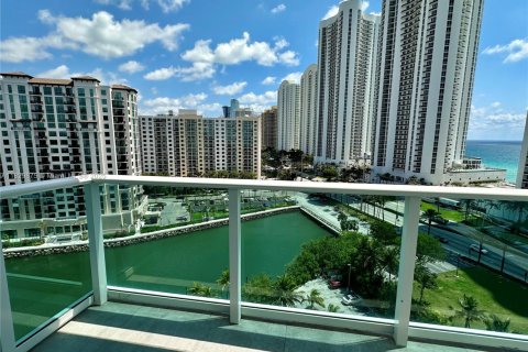 Condo in Sunny Isles Beach, Florida, 2 bedrooms  № 1847620 - photo 21