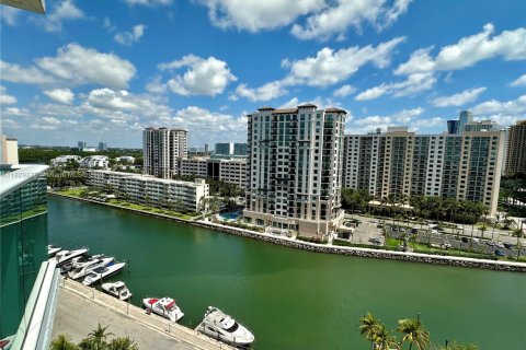Condo in Sunny Isles Beach, Florida, 2 bedrooms  № 1847620 - photo 27