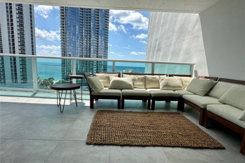 Condo in Sunny Isles Beach, Florida, 2 bedrooms  № 1847620 - photo 17