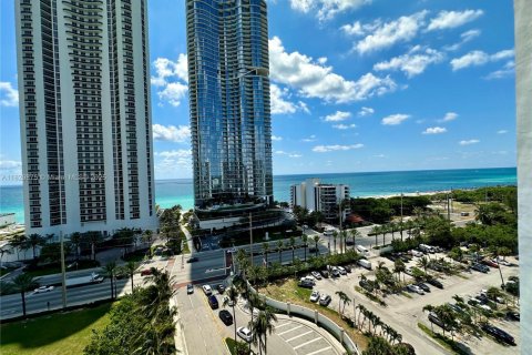 Condo in Sunny Isles Beach, Florida, 2 bedrooms  № 1847620 - photo 22