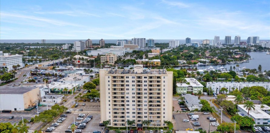 Condo in Fort Lauderdale, Florida, 2 bedrooms  № 2381807