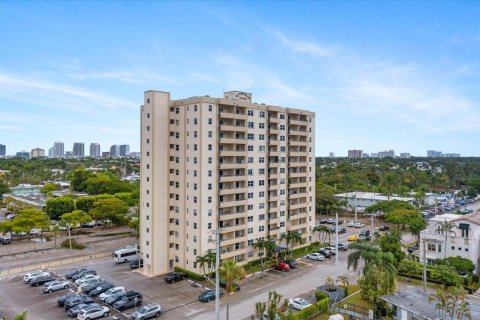 Condo in Fort Lauderdale, Florida, 2 bedrooms  № 2381807 - photo 23
