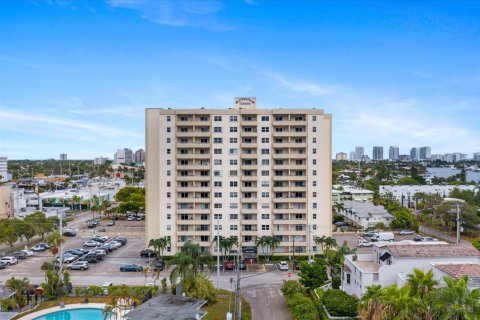 Condo in Fort Lauderdale, Florida, 2 bedrooms  № 2381807 - photo 24