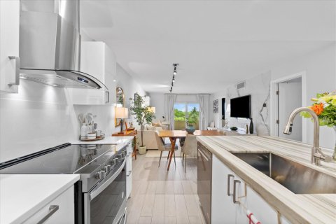 Condo in Fort Lauderdale, Florida, 2 bedrooms  № 2381807 - photo 4