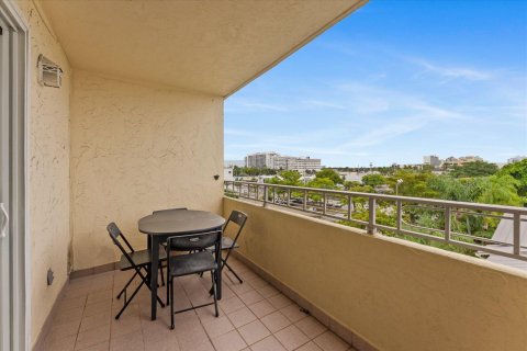 Condo in Fort Lauderdale, Florida, 2 bedrooms  № 2381807 - photo 14