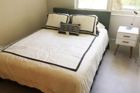 Condo in Miami Beach, Florida, 1 bedroom № 2152795 - photo 2