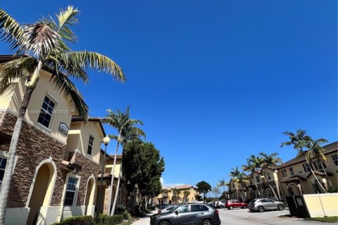Townhouse in Cutler Bay, Florida 3 bedrooms, 143.26 sq.m. № 1707327 - photo 3