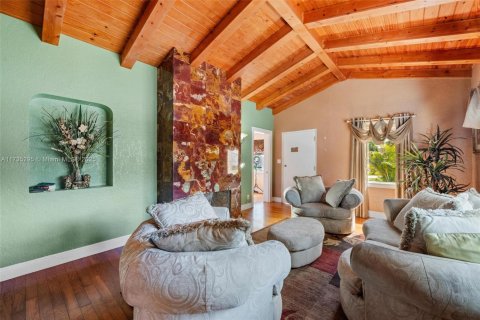 House in Miami, Florida 3 bedrooms, 196.02 sq.m. № 1486114 - photo 7