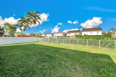 Casa en venta en Homestead, Florida, 5 dormitorios, 289.86 m2 № 1975688 - foto 5