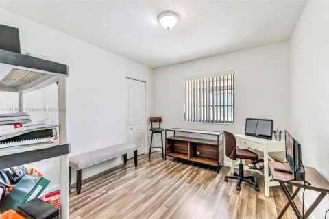 Casa en venta en Homestead, Florida, 5 dormitorios, 289.86 m2 № 1975688 - foto 28