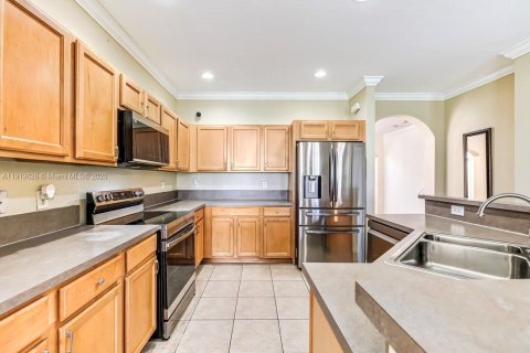 Casa en venta en Homestead, Florida, 5 dormitorios, 289.86 m2 № 1975688 - foto 12