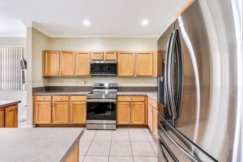 Casa en venta en Homestead, Florida, 5 dormitorios, 289.86 m2 № 1975688 - foto 13