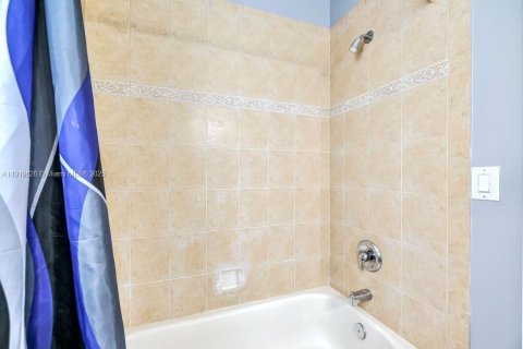 Casa en venta en Homestead, Florida, 5 dormitorios, 289.86 m2 № 1975688 - foto 30