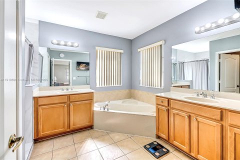 Casa en venta en Homestead, Florida, 5 dormitorios, 289.86 m2 № 1975688 - foto 22