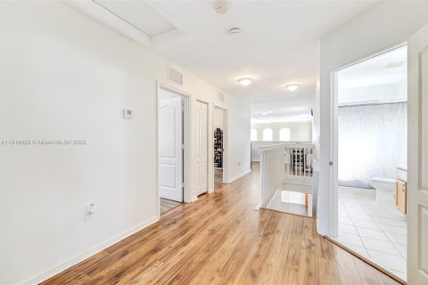 Casa en venta en Homestead, Florida, 5 dormitorios, 289.86 m2 № 1975688 - foto 27