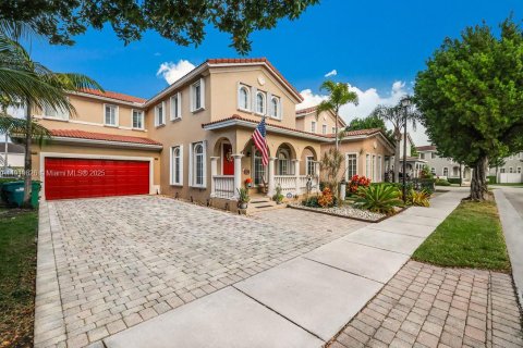 Casa en venta en Homestead, Florida, 5 dormitorios, 289.86 m2 № 1975688 - foto 2