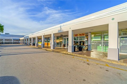 Commercial property in Miami, Florida № 1949768 - photo 24