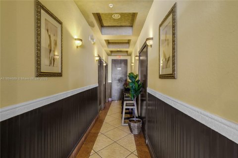 Commercial property in Miami, Florida № 1949768 - photo 7