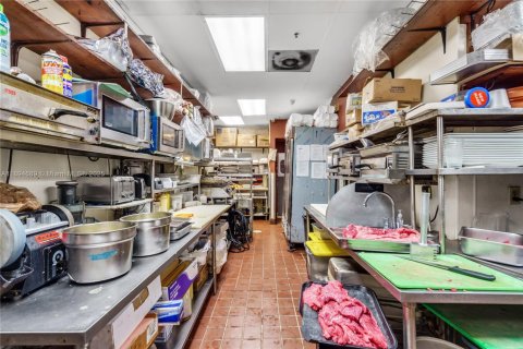 Commercial property in Miami, Florida № 1949768 - photo 19