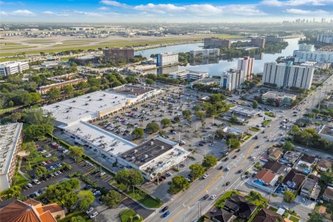 Commercial property in Miami, Florida № 1949768 - photo 29