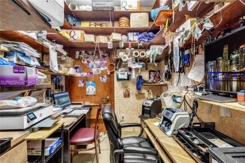 Commercial property in Miami, Florida № 1949768 - photo 22