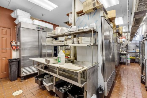 Commercial property in Miami, Florida № 1949768 - photo 15