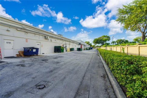 Commercial property in Miami, Florida № 1949768 - photo 26