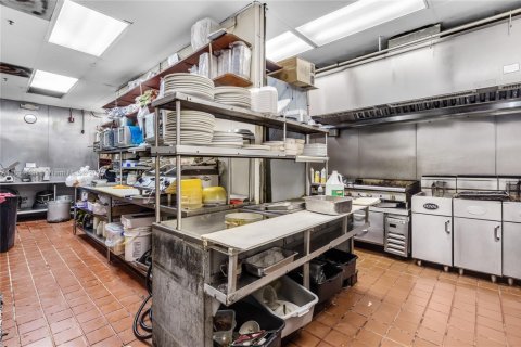 Commercial property in Miami, Florida № 1949768 - photo 14