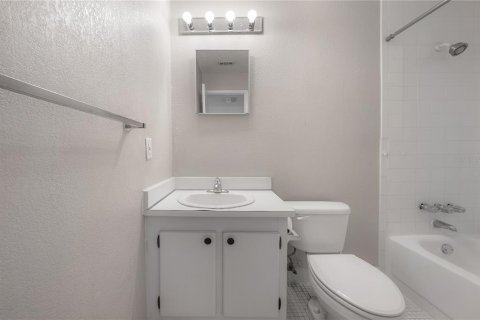 Condo in Tampa, Florida, 2 bedrooms  № 2142439 - photo 15