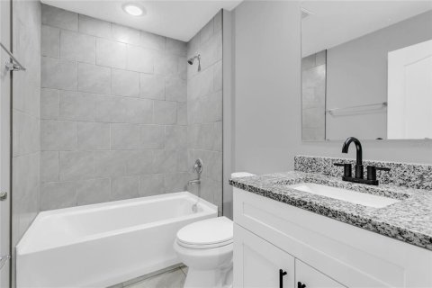 House in Kissimmee, Florida 5 bedrooms, 195.56 sq.m. № 1556139 - photo 17